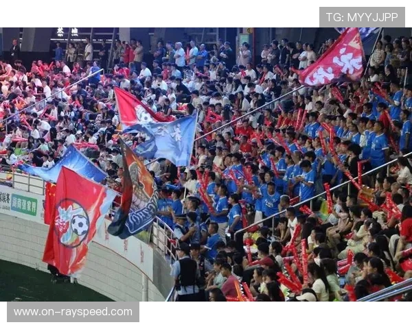 湘超总决赛永州球迷远征军助威,乡音口号成草根足球文化缩影