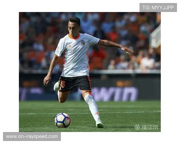 瓦伦西亚防线重组，新援科贝亮相引发关注