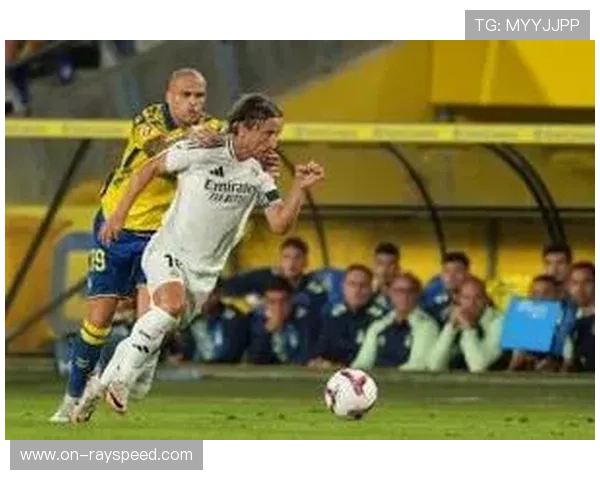 维尼修斯点球梅开二度，皇马半场3-1领先皇家社会